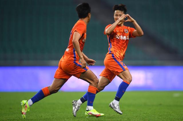 中超联赛免费视频直播观看-【中超】孙准浩世界波贾德松补时绝杀 泰山2比1国安