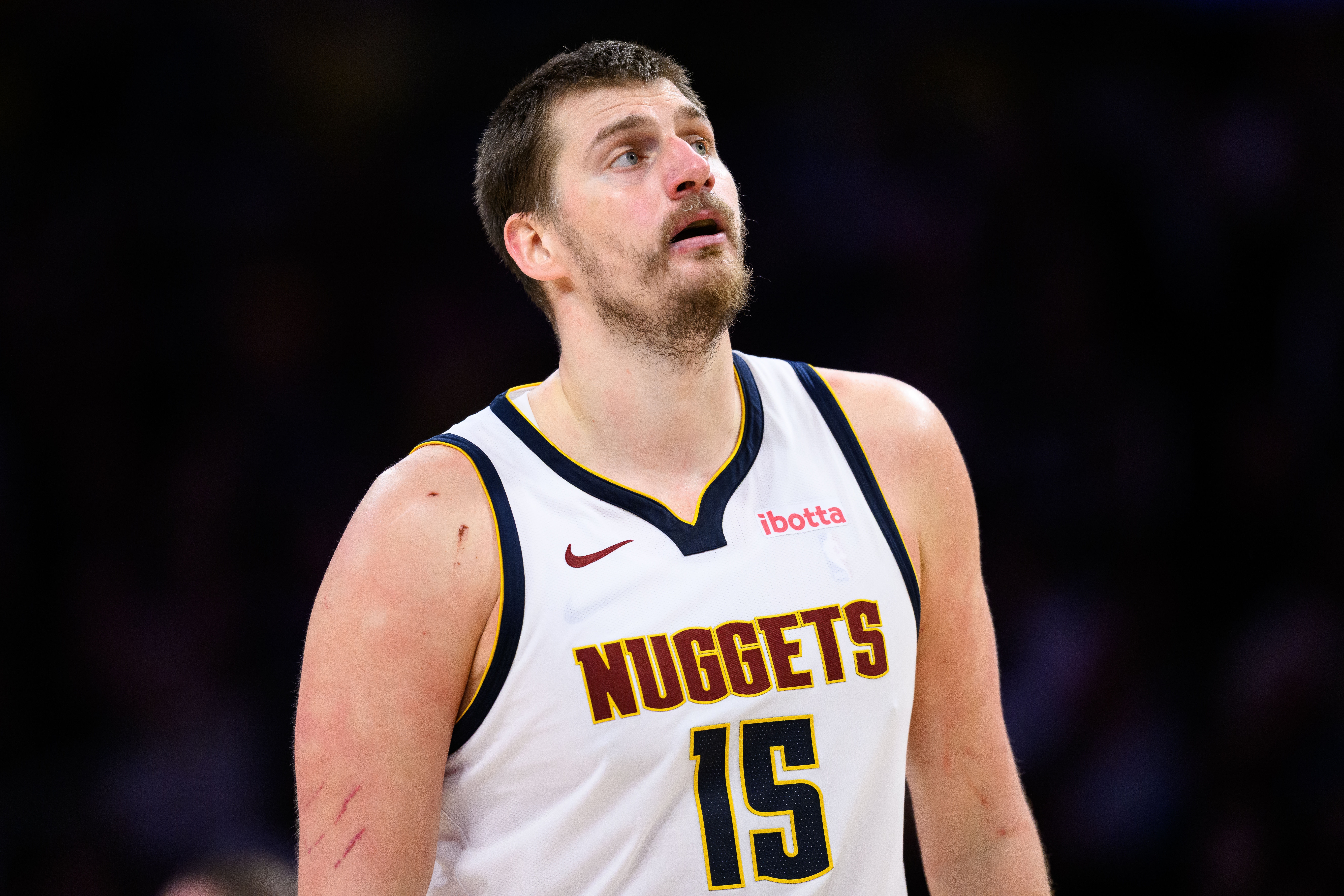 NBA录像高清回放-豪华数据!约基奇本赛季常规赛对阵森林狼场均35.8分15板11.3助